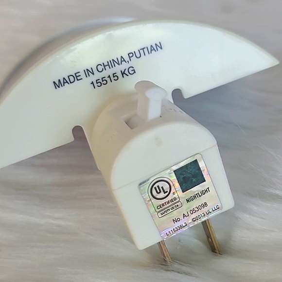 Disney Frozen Elsa & Anna Plug In Night Light - Picture 6 of 13